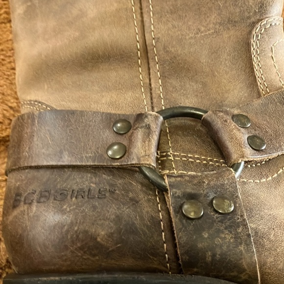 BCB Women’s Distressed Boots - Picture 3 of 4
